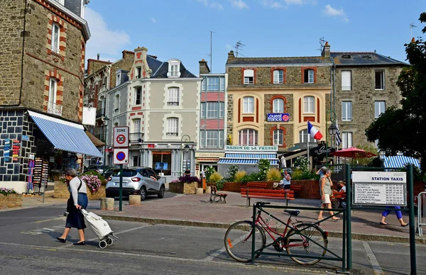 Dinard; Fransa - 23 Temmuz 2019 : yazın pitoresk şehir — Stok fotoğraf