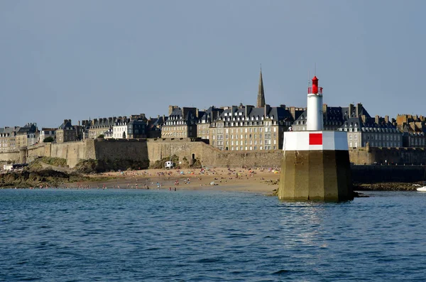 Saint Malo; França - 28 de julho de 2019: cidade pitoresca no verão — Fotografia de Stock