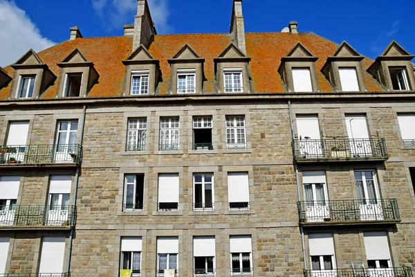 Saint Malo; Francia - 28 de julio de 2019: pintoresca ciudad en verano — Foto de Stock