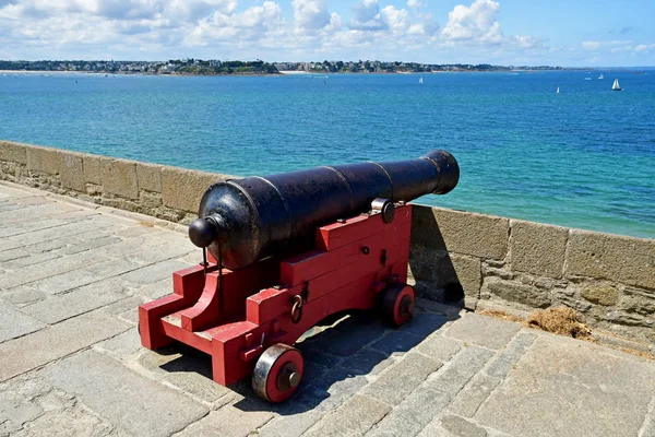 Saint Malo; Francia - 28 luglio 2019: cannoni — Foto Stock