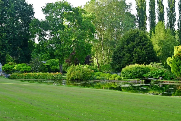 Sasnieres；France - june 30 2019：du Plessis Sasnieres garden — 图库照片