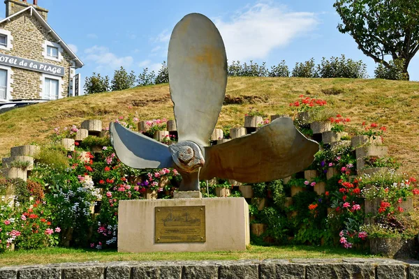 Dinard; Francia - 23 de julio de 2019: Monumento a Hilda — Foto de Stock