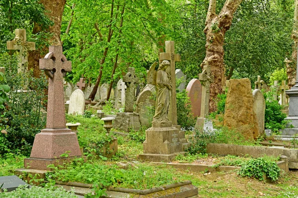 Лондон, Англия - 6 мая 2019 года: Хайгейтское кладбище — стоковое фото