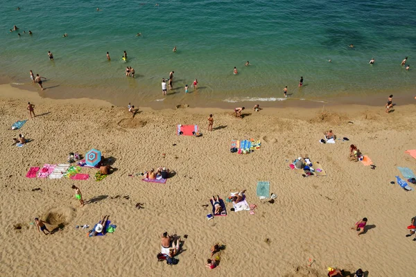 Saint Malo; Francia - 28 de julio de 2019: playa de la pintoresca ciudad — Foto de Stock