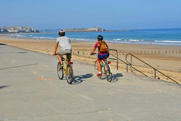 Saint-Malo; Francie-červenec 28 2019: pláž Sillon — Stock fotografie