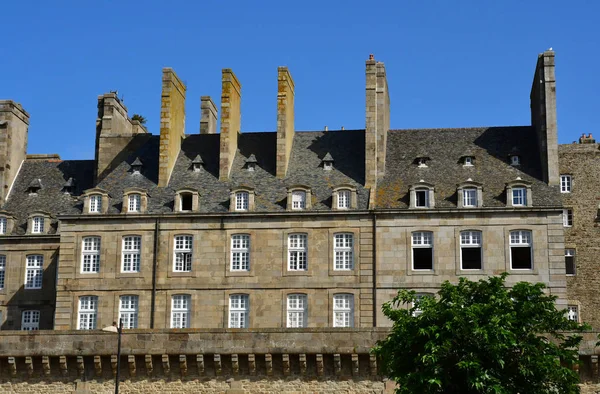 Saint Malo; Francia - 28 de julio de 2019: la pintoresca ciudad — Foto de Stock