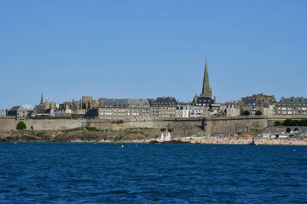 Saint-Malo; Francie-červenec 28 2019: malebné město v létě — Stock fotografie