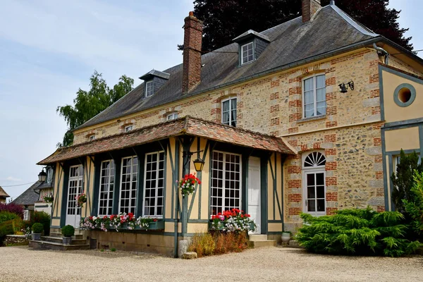 Harquency Frankrijk-juli 19 2019: La Grange de Bourgoult, een OL — Stockfoto