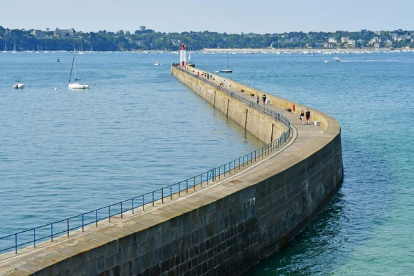 Saint Malo; Frankrike-juli 28 2019: pittoresk stad i sommar — Stockfoto