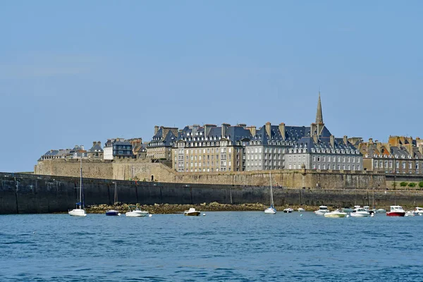 Saint Malo; Frankrike-juli 28 2019: den pittoreska staden — Stockfoto