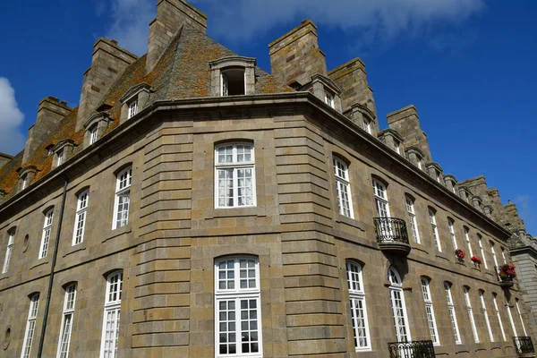 Saint Malo; Francia - 28 de julio de 2019: la pintoresca ciudad — Foto de Stock