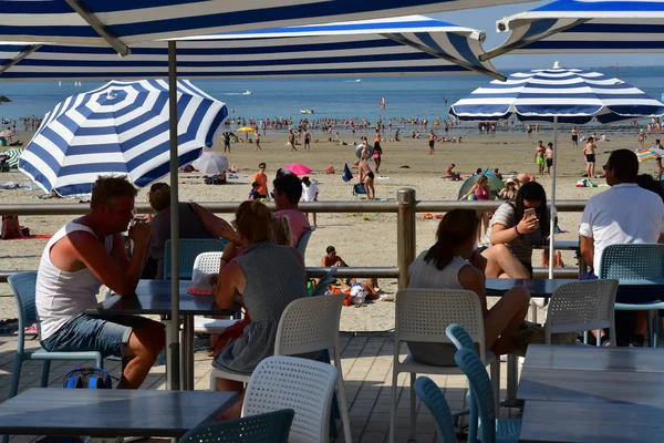 Dinard Frankrijk-juli 23 2019: strand — Stockfoto