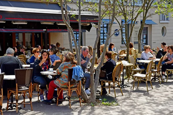 Saint Germain en Laye; Francia - 20 de abril de 2019: restaurante —  Fotos de Stock