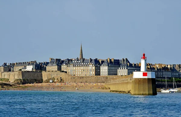 Saint Malo; França - 28 de julho de 2019: a pitoresca cidade — Fotografia de Stock