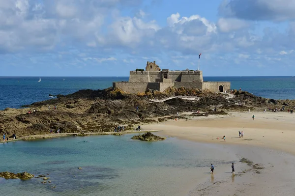 Saint Malo; Frankrike-juli 28 2019: fort kunglig — Stockfoto