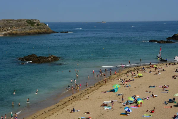 Saint-Malo; Francie-červenec 28 2019: pláž malebného cit — Stock fotografie