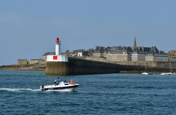 Saint-Malo; Frankrijk-juli 28 2019: pittoreske stad in de zomer — Stockfoto