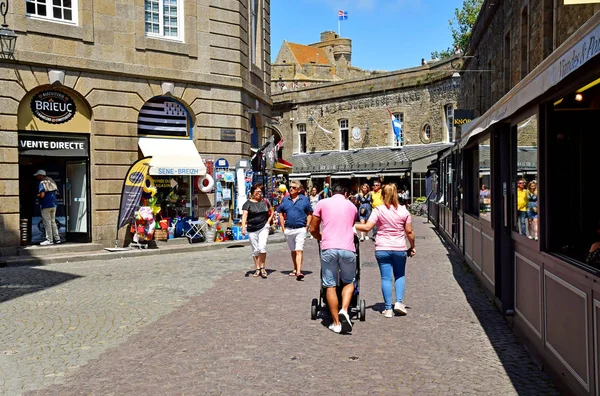 Saint Malo; França - 28 de julho de 2019: a pitoresca cidade — Fotografia de Stock