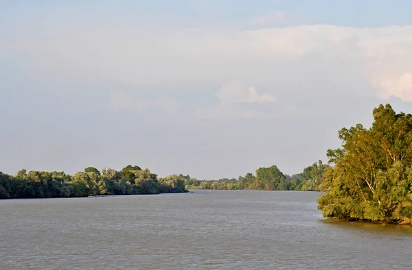 Sevilla; Spain - august 27 2019 : boat on the Guadalquivir — Stock Photo, Image