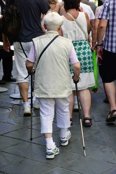 Granada; España - 27 de agosto de 2019: mujer mayor — Foto de Stock