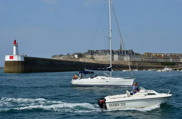 Saint Malo; Frankrike-juli 28 2019: pittoresk stad i sommar — Stockfoto