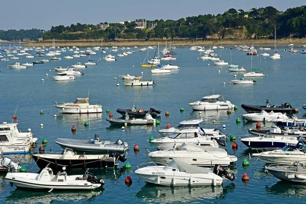 Saint Malo; Francia - 23 luglio 2019: pittoresca città d'estate — Foto Stock