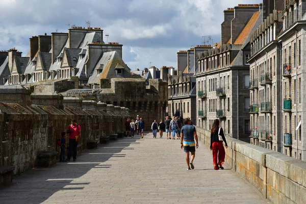 Saint Malo; Francja-Lipiec 28 2019: malownicze miasto w lecie — Zdjęcie stockowe