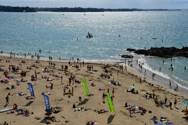 Saint-Malo; Francie-červenec 28 2019: malebné město v létě — Stock fotografie