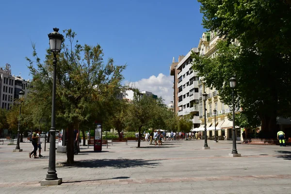 Granada; España - 27 de agosto de 2019: la Plaza Isabel la Catolica — Foto de Stock