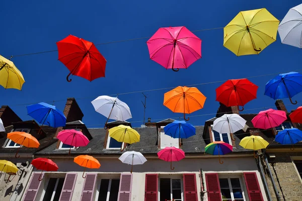 Les Andelys; France - july 2 2019: зонтики на улице — стоковое фото