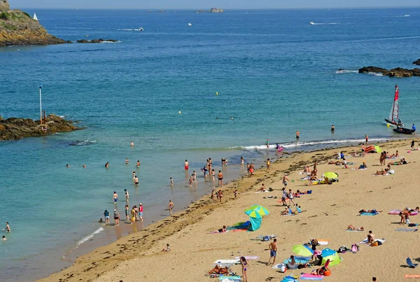 Saint Malo; Frankrike-juli 28 2019: pittoresk stad i sommar — Stockfoto