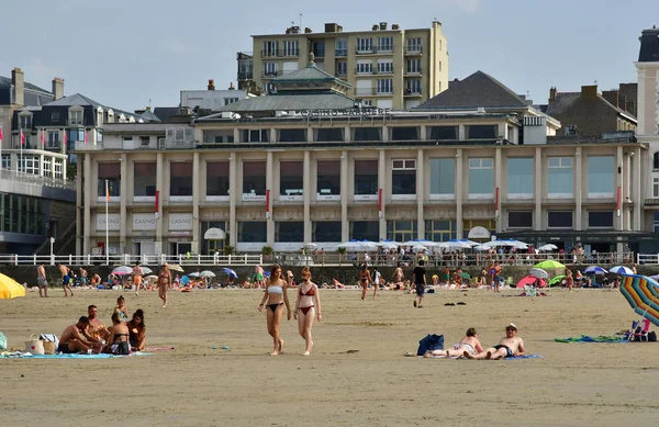 Dinard Franciaország-július 23 2019: Beach — Stock Fotó