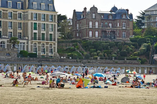 Dinard Franciaország-július 23 2019: Beach — Stock Fotó