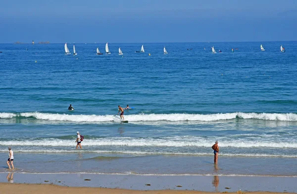 Szent Malo; Franciaország-július 28 2019: The Sillon Beach — Stock Fotó