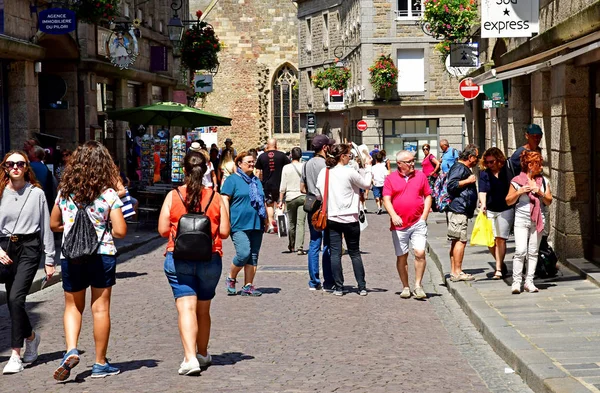 Saint Malo; Francia - 28 de julio de 2019: pintoresca ciudad en verano —  Fotos de Stock