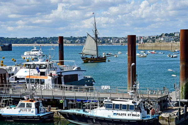 Saint Malo; Frankrike-juli 28 2019: pittoresk stad i sommar — Stockfoto