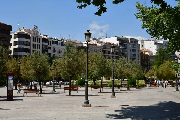 Granada Španělsko-srpen 27 2019: Plaza Isabel La Catolica — Stock fotografie