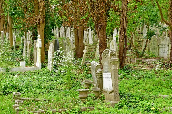 Londres, Inglaterra - 6 de maio de 2019: Cemitério Highgate — Fotografia de Stock