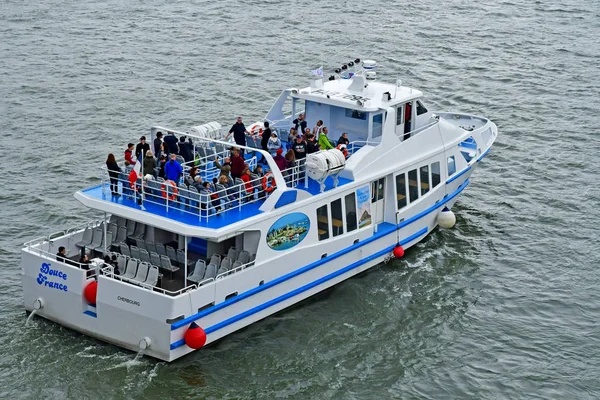 Rouen, Franciaország-június 10 2019: turisztikai Boat — Stock Fotó