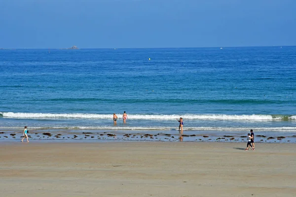 Szent Malo; Franciaország-július 28 2019: The Sillon Beach — Stock Fotó