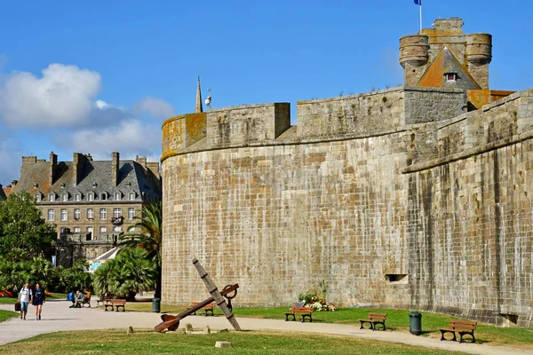 Saint Malo; Frankreich - 28. Juli 2019: malerische Stadt im Sommer — Stockfoto