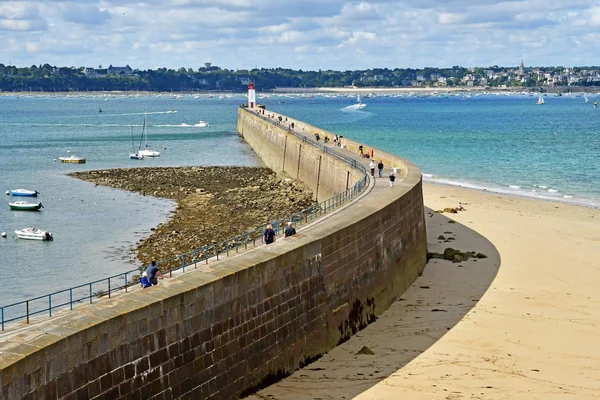 Saint Malo; Francja-Lipiec 28 2019: malownicze miasto w lecie — Zdjęcie stockowe