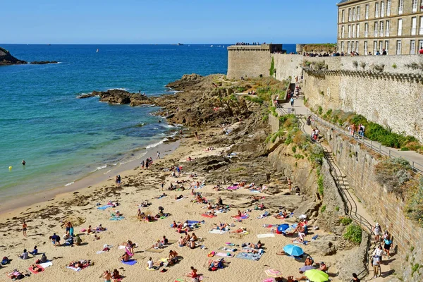 Saint Malo; Frankrike-juli 28 2019: pittoresk stad i sommar — Stockfoto