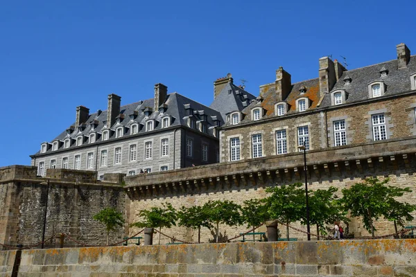 Saint Malo; Frankrike-juli 28 2019: pittoresk stad i sommar — Stockfoto