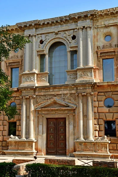 Granada; Espanha - 27 de agosto de 2019: o palácio Carlos V — Fotografia de Stock