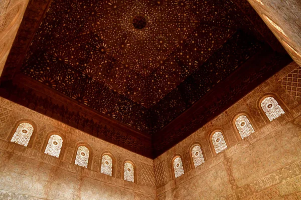 กรานาดา; สเปน 27 สิงหาคม 2019: พระราชวัง Alhambra — ภาพถ่ายสต็อก