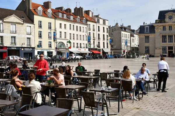 Saint Germain en Laye; Francia - 20 aprile 2019: piazza del mercato — Foto Stock