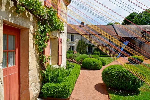 Wy dit joli village; Francia - 24 de mayo de 2019: el pequeño pueblo — Foto de Stock