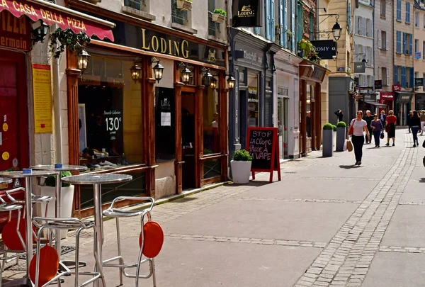 Saint Germain en Laye; Francia - 20 de abril de 2019: centro de la ciudad — Foto de Stock