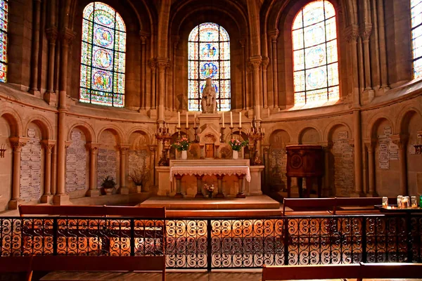 Poissy; France - may 16 2019 : collegiate church — Stock Photo, Image